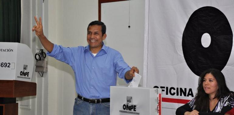 Ollanta Humala, nuevo presidente de Perú según primeros resultados (Humala 52.2%; Fujimori 47.8 %)