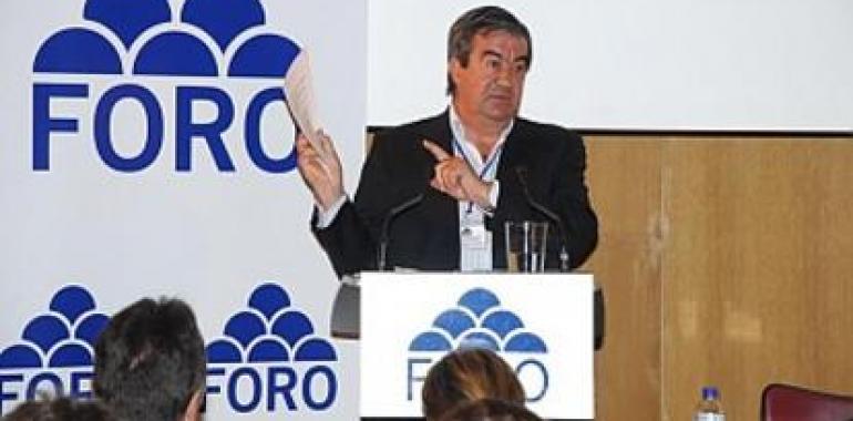 Álvarez-Cascos contrapone las cuantiosas inversiones en el AVE de Galicia con la inactividad en Asturias