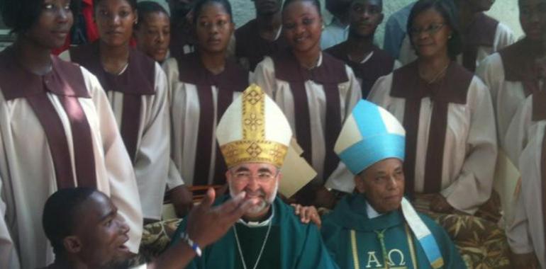 El arzobispo de Oviedo visita los proyectos del padre Ángel en Haití, Dominicana, Méjico y El Salvador