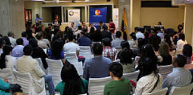 Médicos y enfermeras ecuatorianos en España regresan a su país