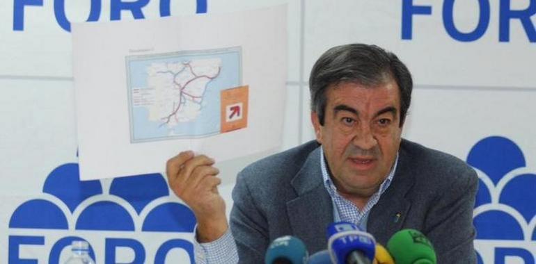 Álvarez-Cascos denuncia que el Ejecutivo "oculta las condiciones del rescate" a los asturianos
