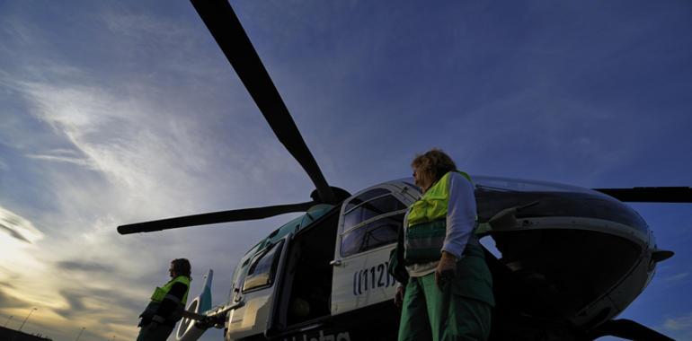 Un helicóptero de la Ertzaintza rescata a un montañero en el monte Udalaitz