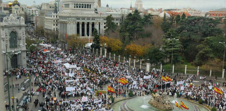 Miles de personas se manifiestan en Madrid contra la privatización de la Sanidad