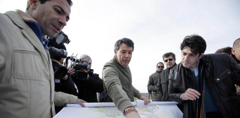 González visita los terrenos de Alcorcón donde se ubicará el complejo Eurovegas
