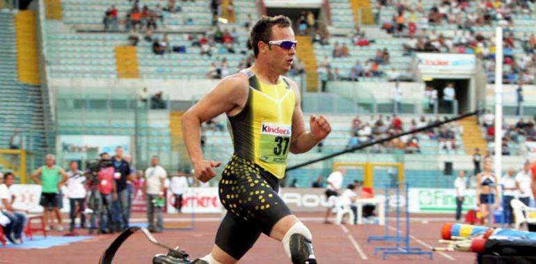 El atleta olímpico Óscar Pistorius mata a su pareja de un disparo
