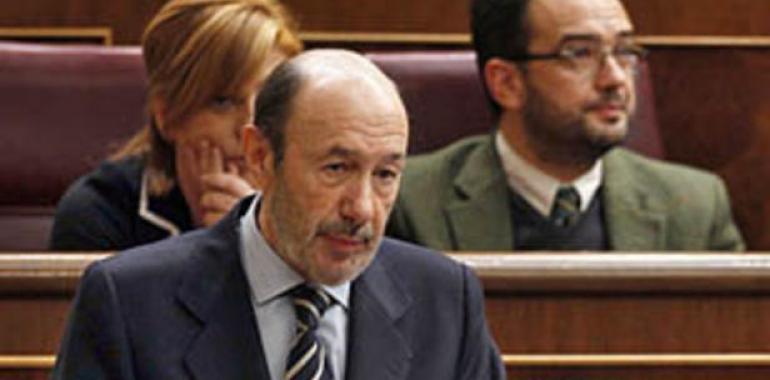 Rubalcaba exige a Rajoy que "priorice el crecimiento"