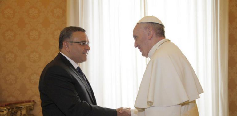 El testimonio de Monseñor Oscar Romero centra la audiencia del Papa al presidente Funes