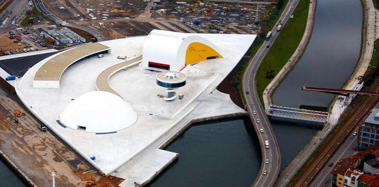 Muñoz Molina en Ciclo de Palabra en Centro Niemeyer