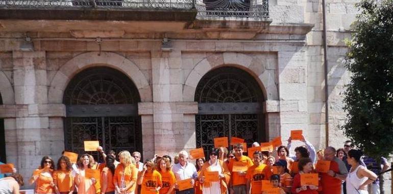 Los trabajadores sociales asturianos gritan ¡Basta! a los recortes