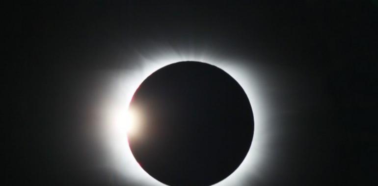 Retransmisión del eclipse total de Sol desde Kenia