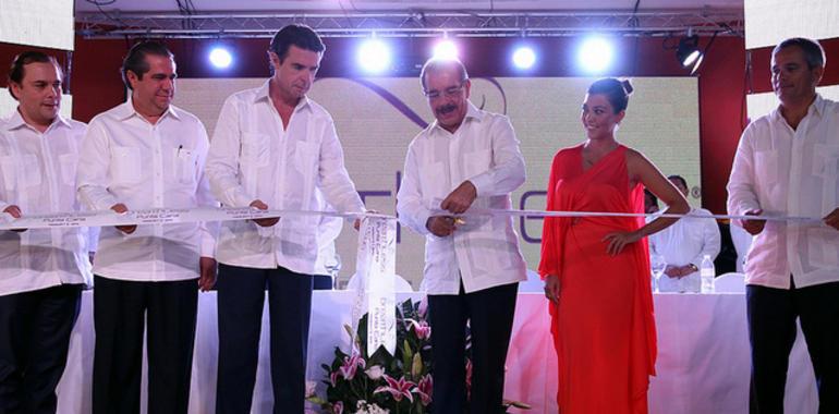 Presidente Medina, ministro Soria y Khloe Karsdashian inauguran hotel español en Punta Cana