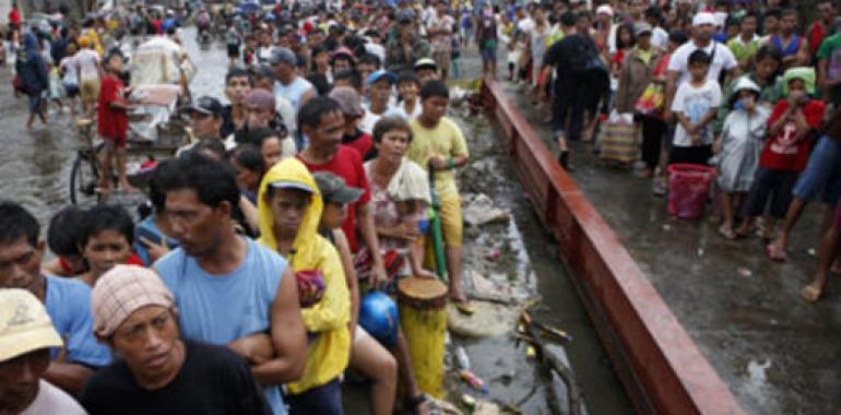 Cruz y Media Luna rojas piden 87 millones para víctimas del tifón Haiyan en Filipinas