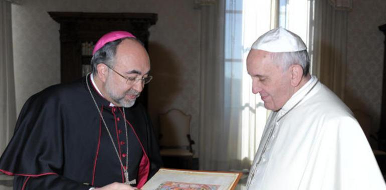 Recepción papal al arzobispo y al auxiliar de la Archidiócesis asturiana