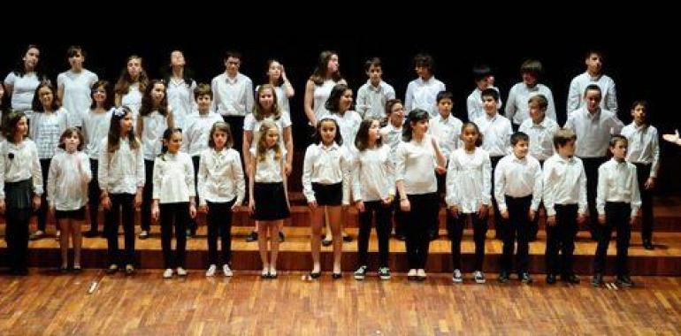 Concierto del coro infantil y joven orquesta de cuerda Julián Orbón en el Teatro Valey
