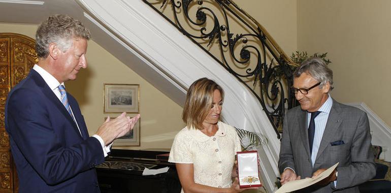 Carme Chacón es condecorada por la Corona de Bélgica