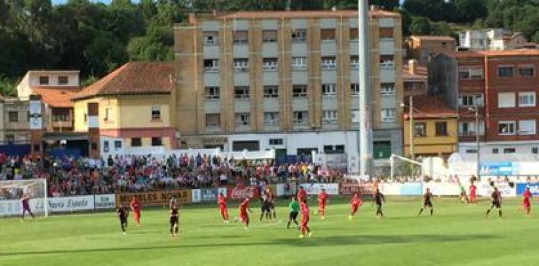 El Sporting empató (1-1) con el Almería en el Miramar de Luanco 