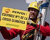 Greenpeace planta cara a Repsol en su Junta General de Accionistas: "¡Sois los principales culpables de la crisis climática!"