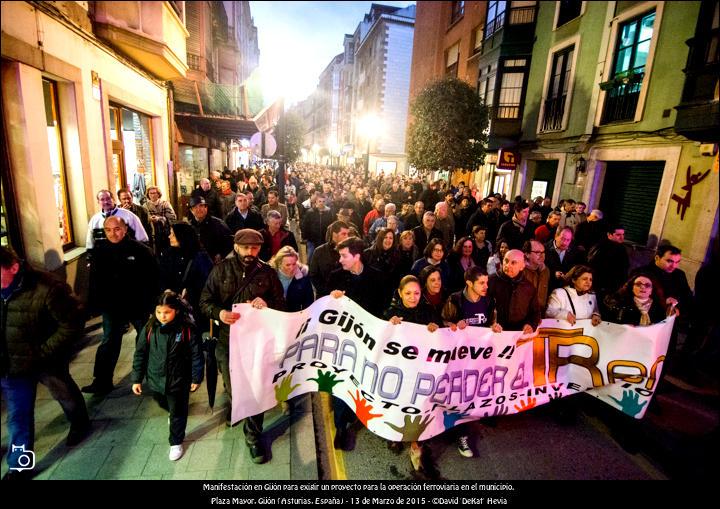 FOTOGALERÍA. Política. Manifestación por le Plan de Vías de Gijón