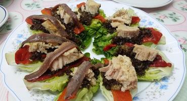 Ensalada de cogollos de tudela con bonito del norte