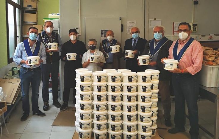 El Círculo Gastronómico de los Quesos Asturianos dona 2700 raciones de yogur a la Cocina Económica
