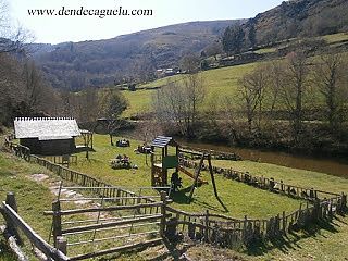 Ferreira, pueblo y área recreativa, en Santa Eulalia de Oscos.