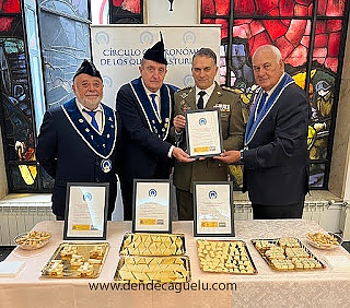 El Círculo Gastronómico de los Quesos Asturianos colabora en el relevo del Coronel Juan Luis González, como Delegado de Defensa.