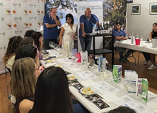 Cata armonización del Círculo Gastronómico de los Quesos Asturianos y la DOP Cangas, en la XXIII Fiesta de la Vendimia de Cangas del Narcea, 2025.