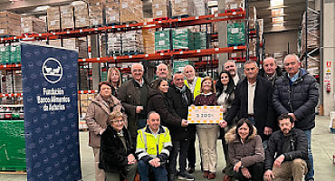 Entrega a la Fundación Banco de Alimentos del dinero recaudado en la subasta de los quesos ganadores en el XLIV Certamen del Queso Afuega´l Pitu 2026.