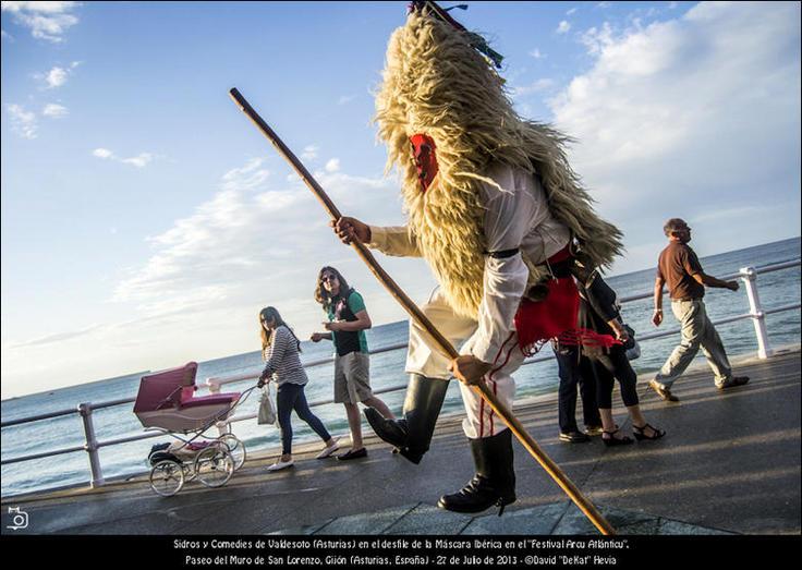 FOTOGALERÍA. Festival Arcu Atlánticu: Desfile de Máscaras Ibéricas