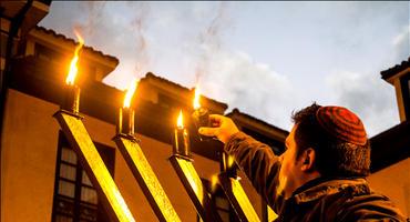 FOTOGALERÍA. Celebración de Hannukah en Oviedo