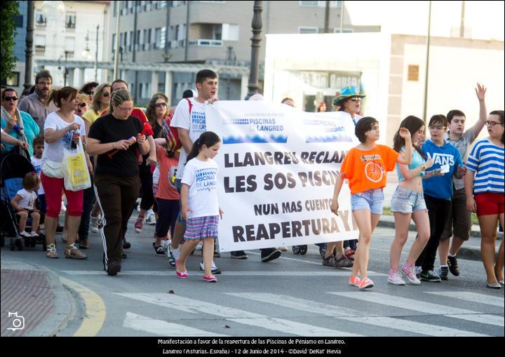 FOTOGALERÍA. Manifestación por la Reapertura de las Piscinas de Langreo