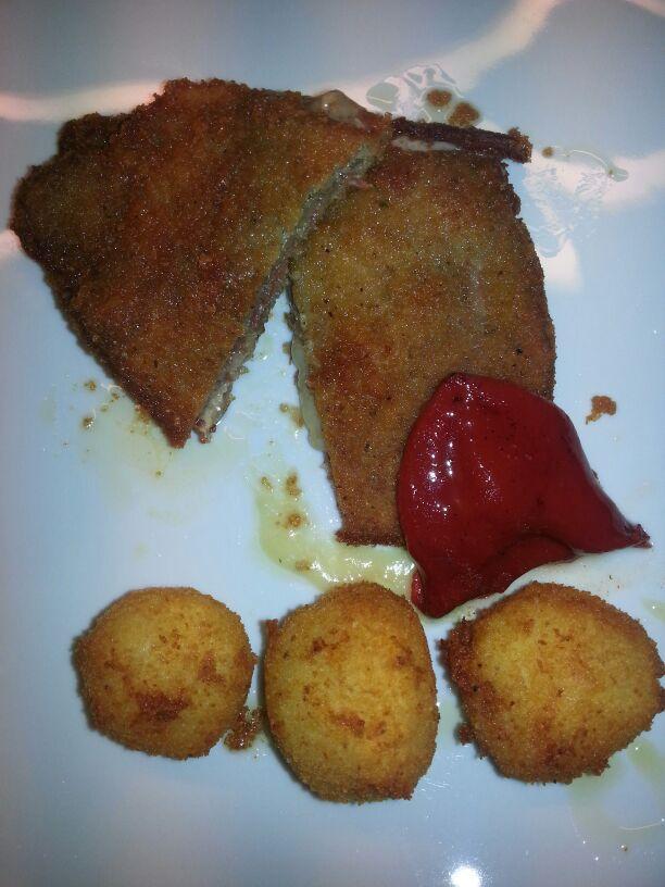 Cachopitos de tenera con bolitas de patatas