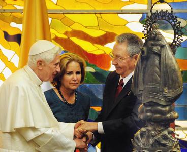 Virgen de la Caridad del Cobre, hermana de la Santina