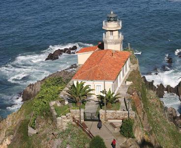 El faro de Cudillero van a ponelu más altu...