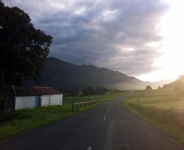 Andrín, la Sierra del Cuera y el atardecer