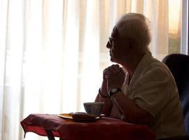 El 38,3 % de las mayores  de 65 años que viven solas no tuvo hijos