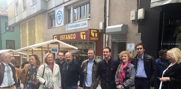 Mercedes Fernández inaugura la nueva sede del PP de Lena