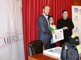 Mieres instala 7 nuevos desfibriladores en sus espacios públicos
