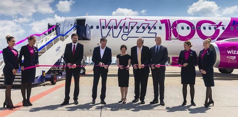 La flota de Wizz Air alcanza los 100 aviones