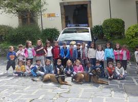 Visita de alumnos del Colegio Padre Galo a la Comisaría de Luarca