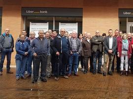 Los vecinos de Morcín se concentran contra el cierre de Liberbank