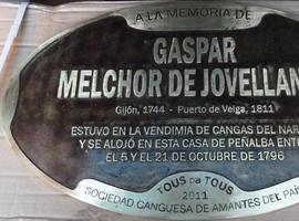 En recuerdo de Jovellanos, vendimiador en Cangas