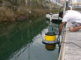 La primera papelera marina se instala en Gijón