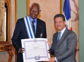 Condecoración al Secretario General de la Francofonía, Abdou Diouf