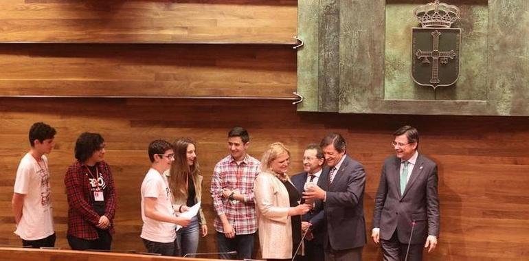Estudiantes del IES Cristo del Socorro de Luanco a la Liga de Debates senatorial