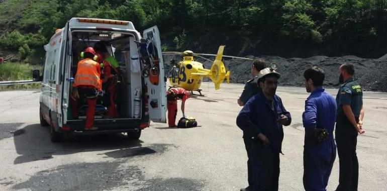 Rescatado el minero herido en un derrabe de carbón en Pilotuerto, Tineo
