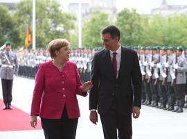 Sánchez y Merkel coinciden en una respuesta europea al reto de la emigración