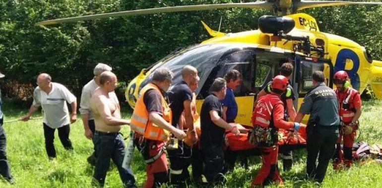 Rescatan vecino de Grao malherido por su toro