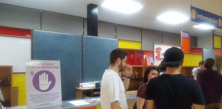 El punto Lila del Festival Metrópoli: un cartón en una esquina que nadie atiende