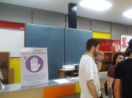 El punto Lila del Festival Metrópoli: un cartón en una esquina que nadie atiende